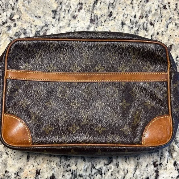 LV Trocadero 24 - Picture 2 of 14